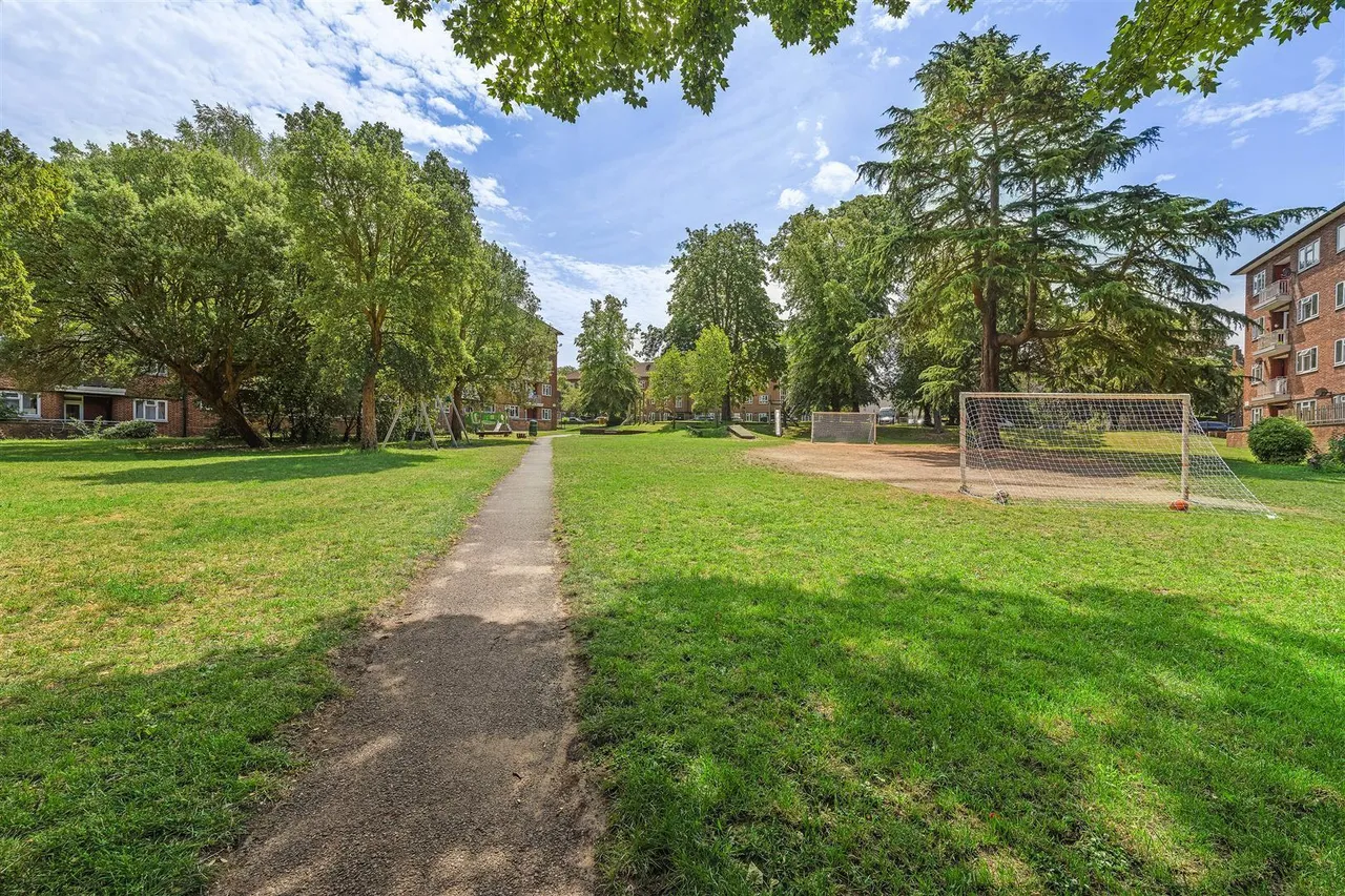 Cedar Tree Grove, London, SE27, photo 12