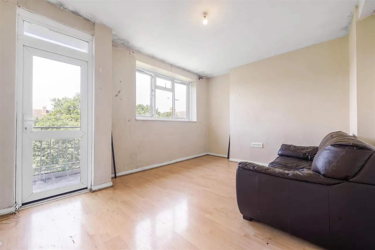 2 bed flat for sale, Cedar Tree Grove, London, SE27
