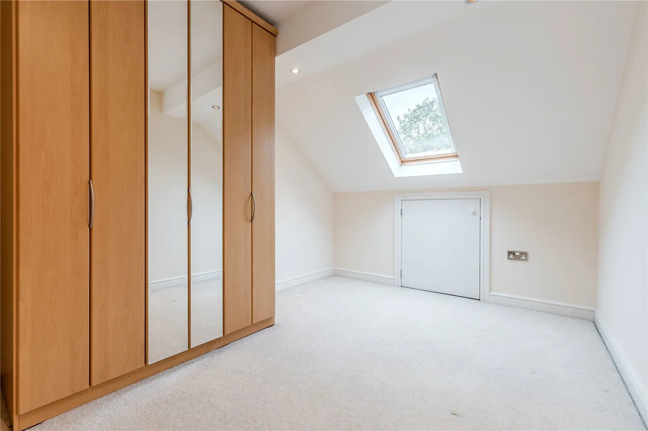 Hall Lane, Horsforth, LS18, photo 11