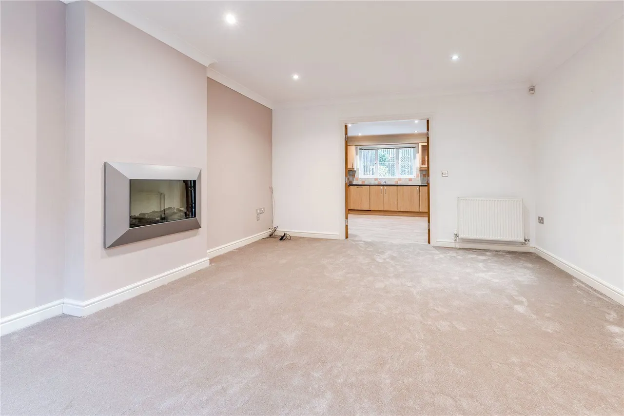 Hall Lane, Horsforth, LS18, photo 3