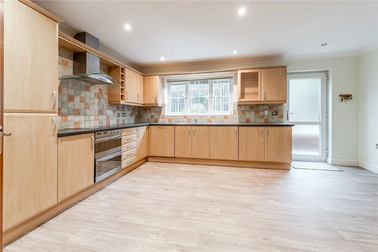 Hall Lane, Horsforth, LS18, photo 4