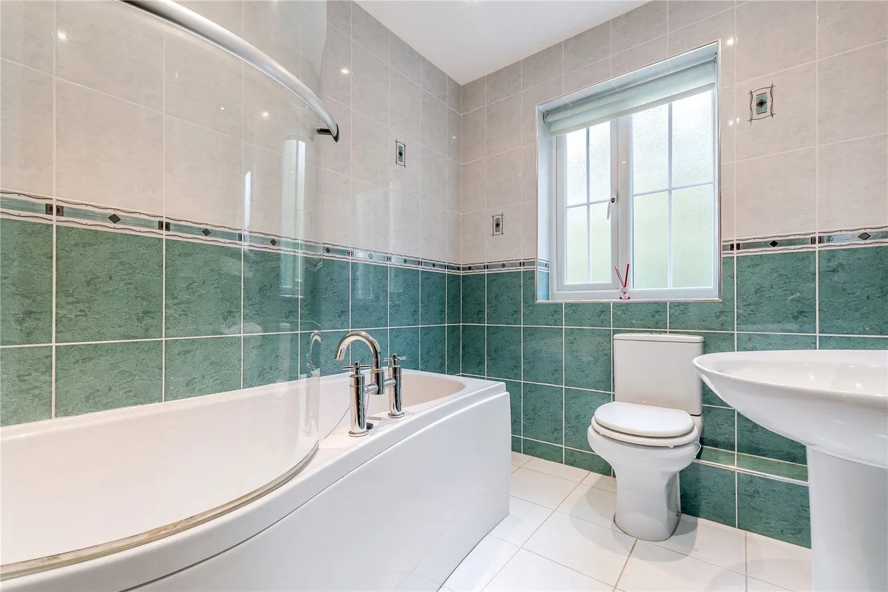 Hall Lane, Horsforth, LS18, photo 10