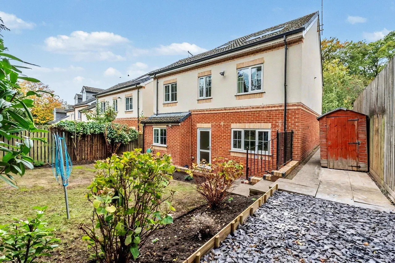 Hall Lane, Horsforth, LS18, photo 15