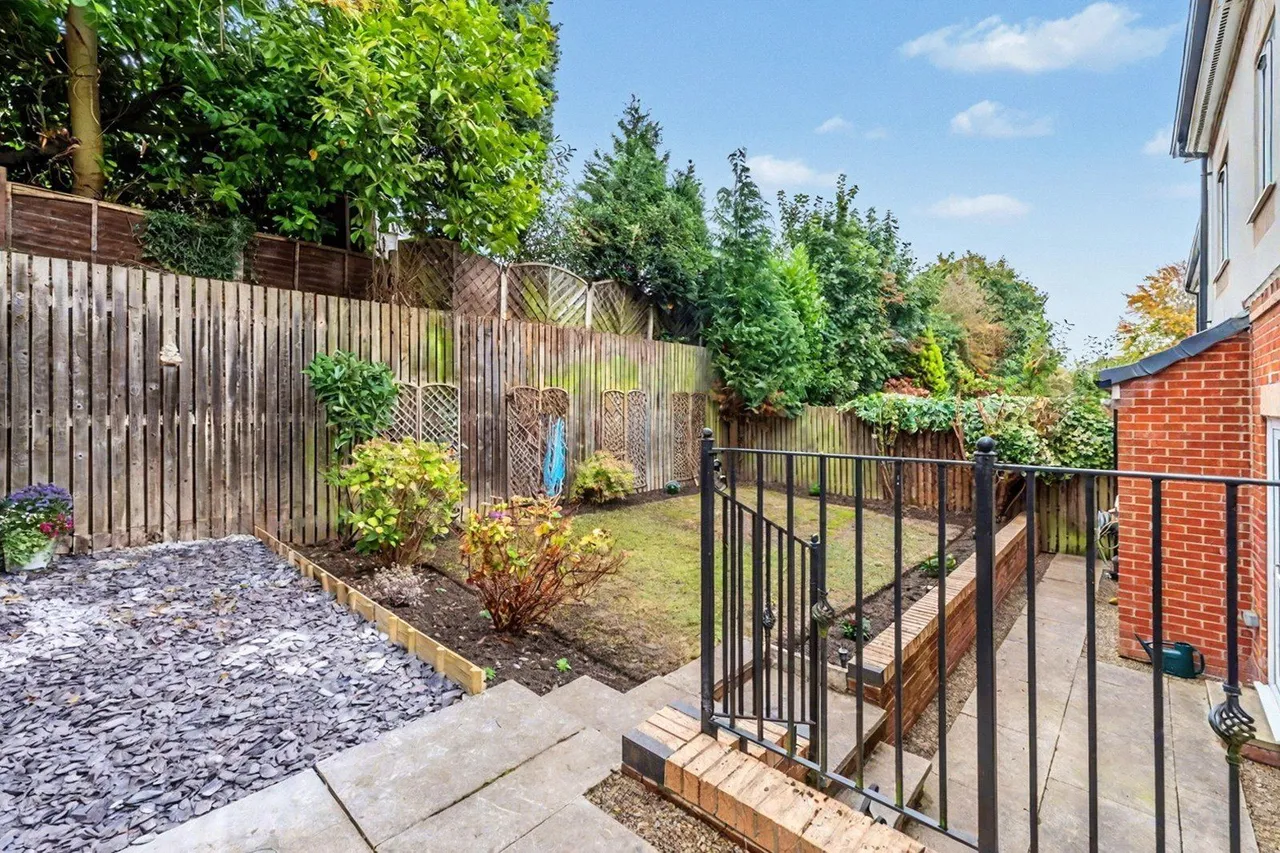 Hall Lane, Horsforth, LS18, photo 16