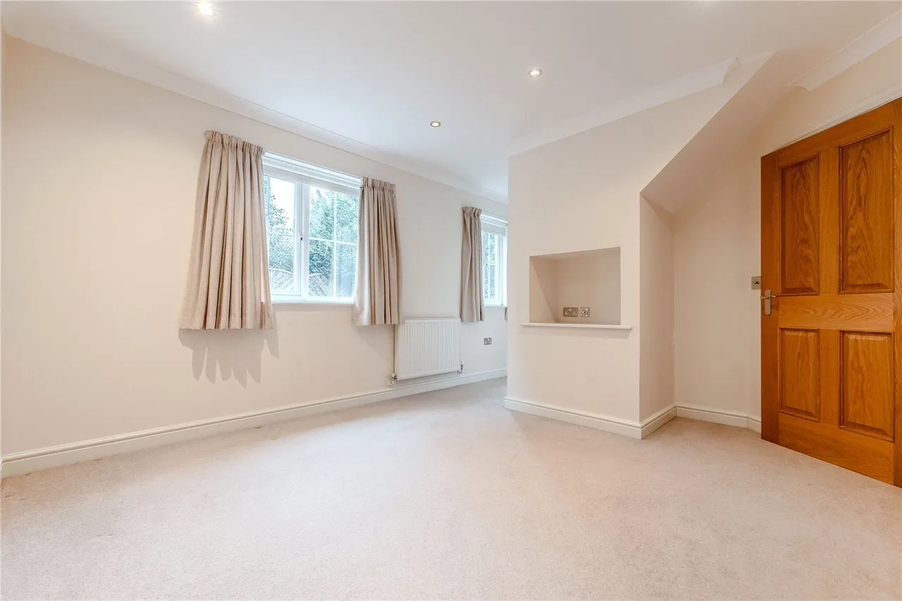 Hall Lane, Horsforth, LS18, photo 8