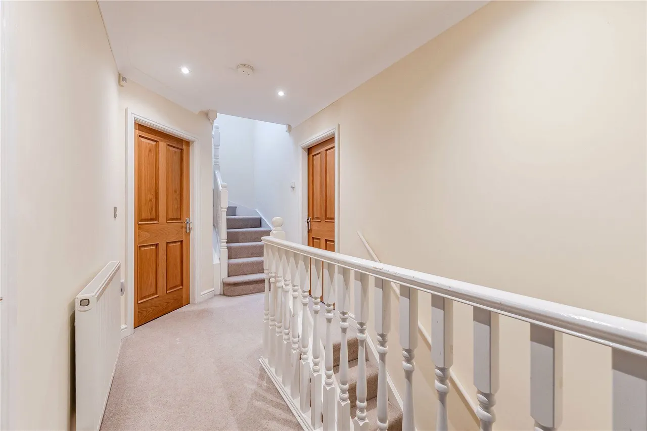 Hall Lane, Horsforth, LS18, photo 6