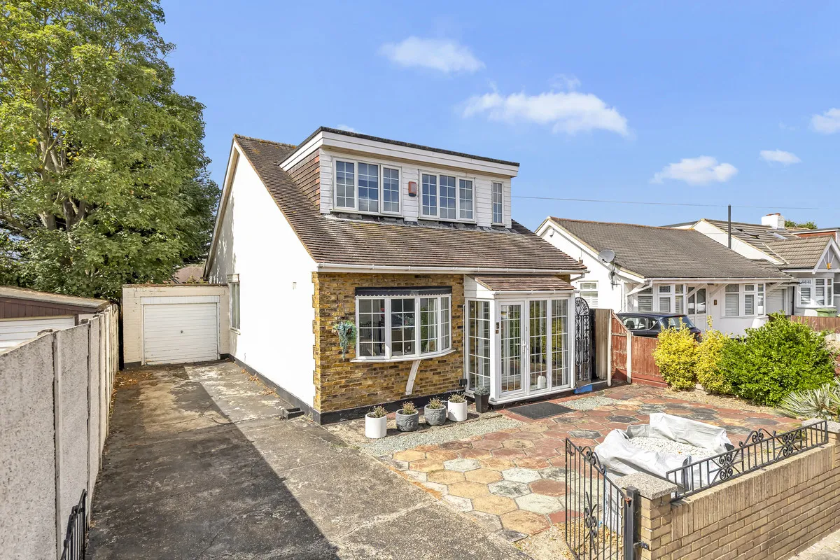 4 bed house for sale, Bellevue Road, Romford, RM5