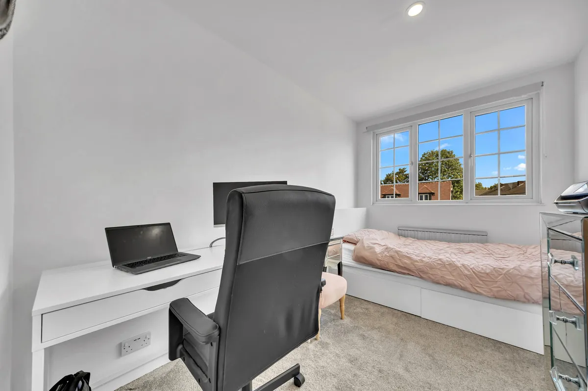 Bellevue Road, Romford, RM5, photo 18