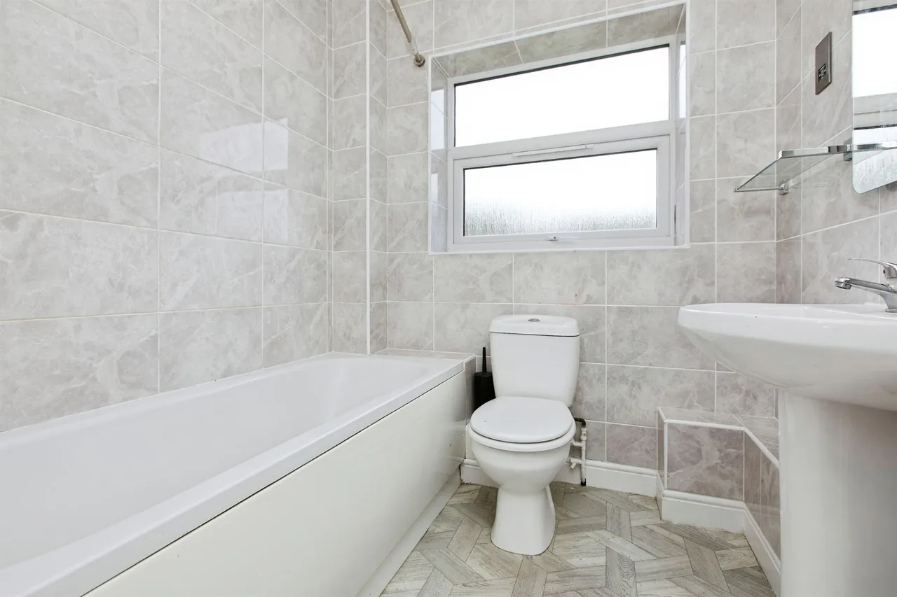 Roseheath Close, Sunnyhill, DE23, photo 10