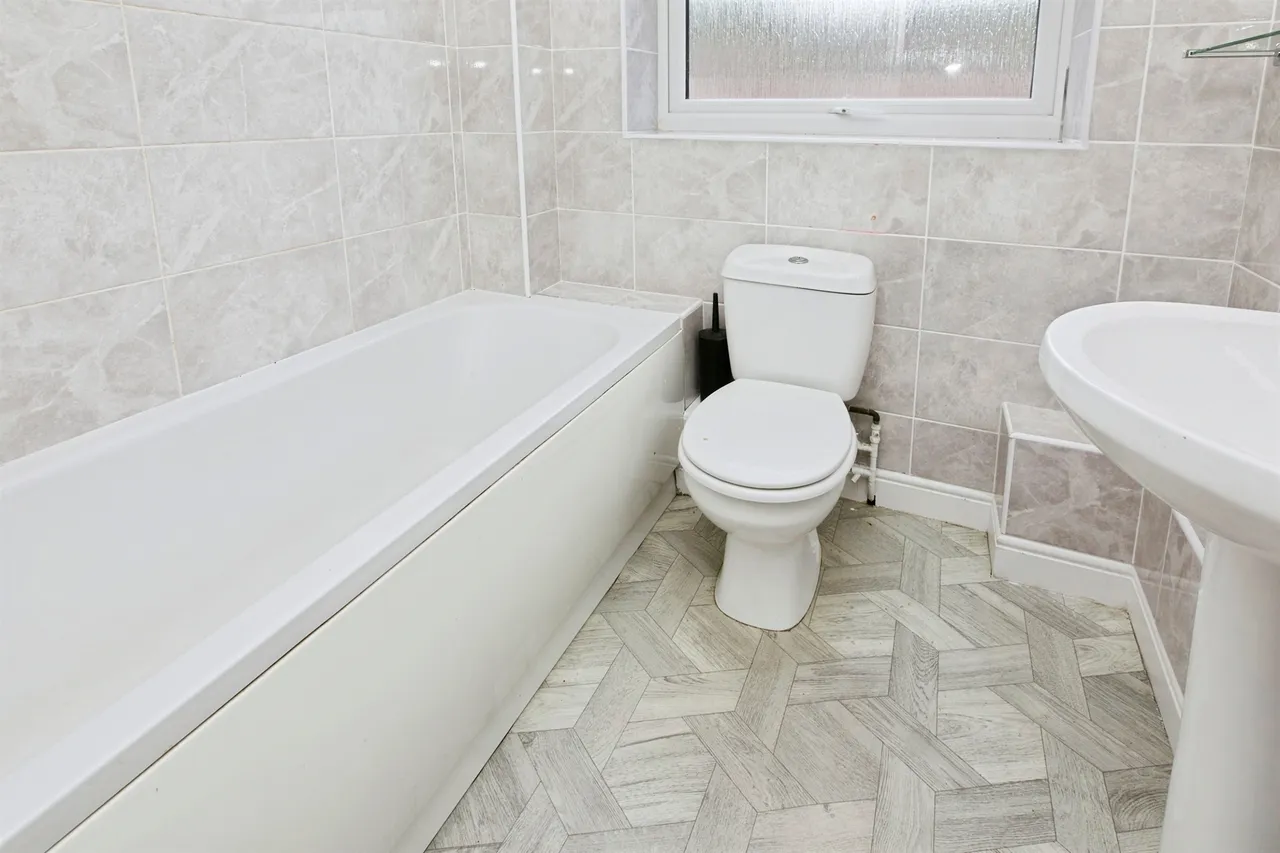 Roseheath Close, Sunnyhill, DE23, photo 11