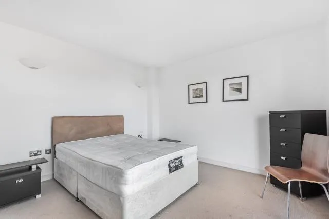 High Street, Slough, SL1, photo 2