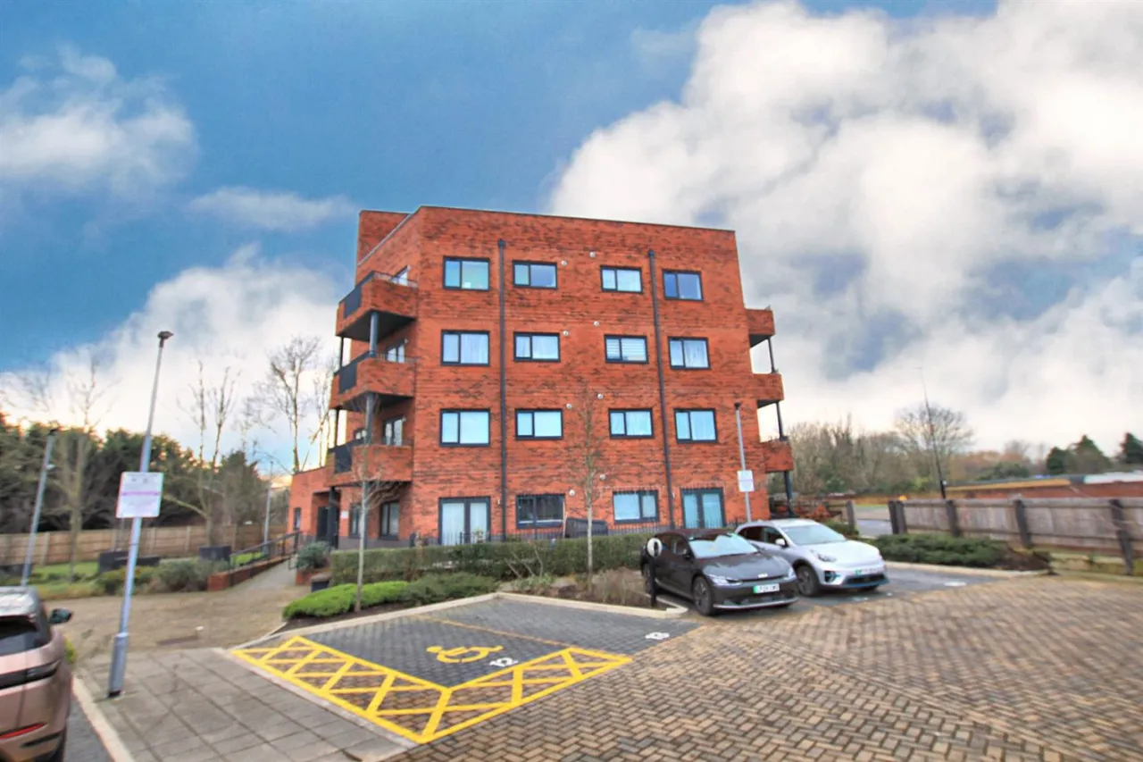 Hatton Road, Feltham, TW14, photo 12