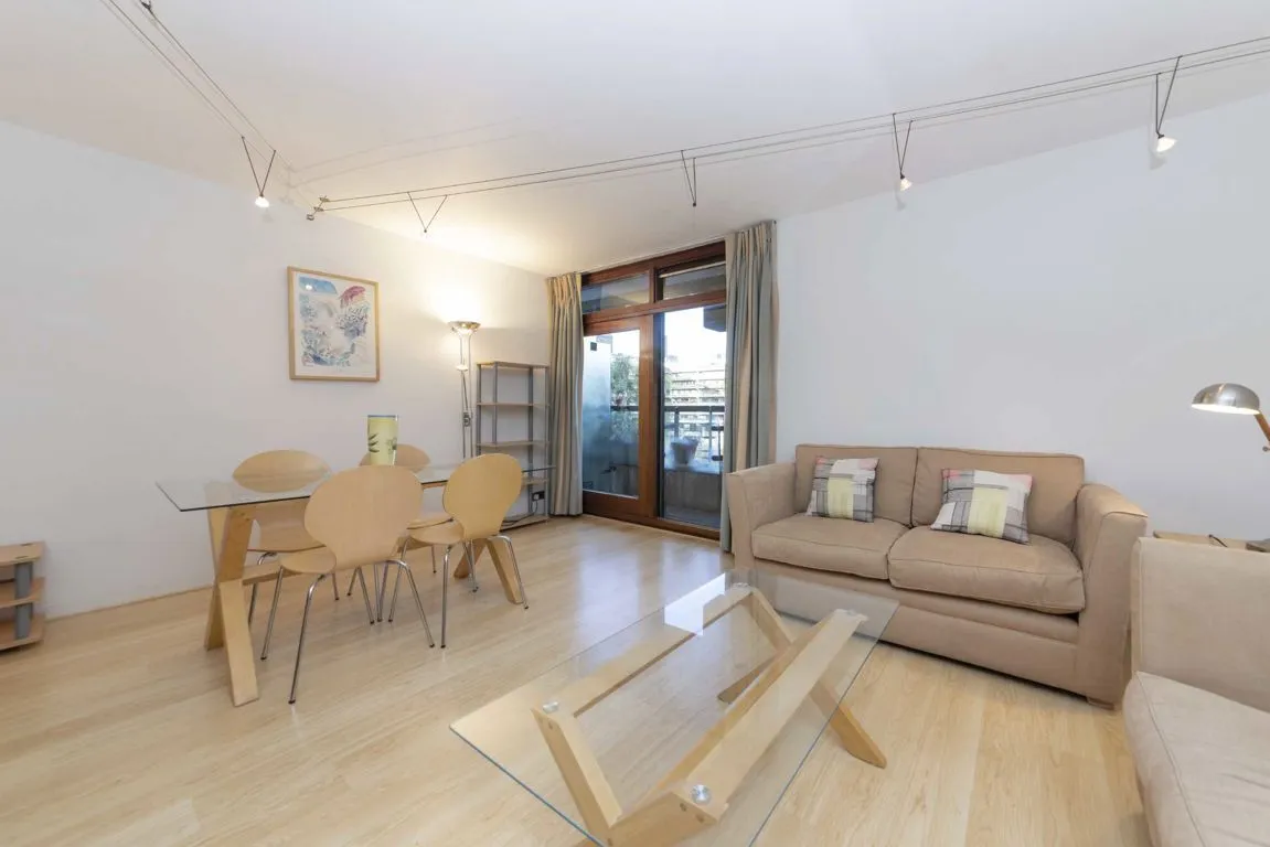 Willoughby House, EC2Y, photo 2