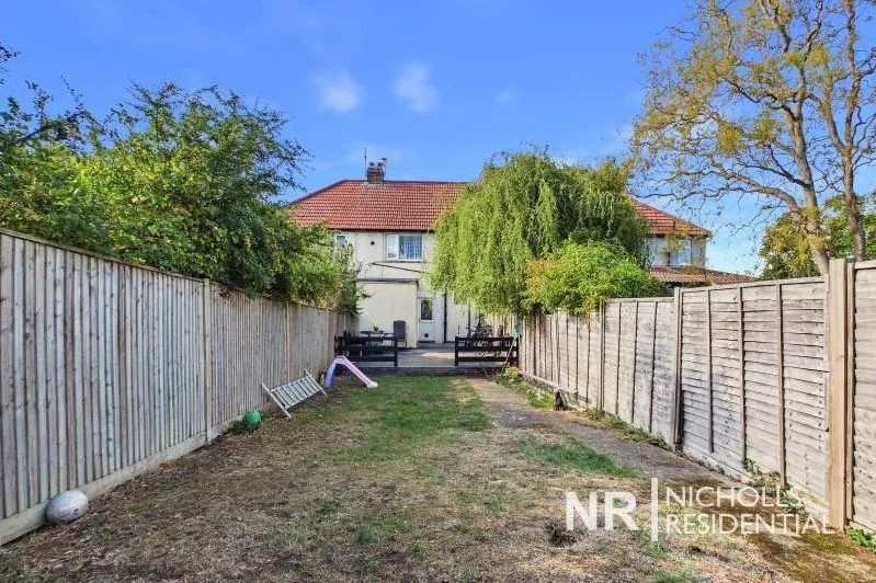 Hartfield Road, Chessington, KT9, photo 16