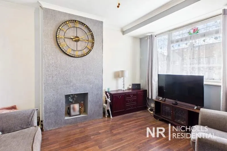 Hartfield Road, Chessington, KT9, photo 7