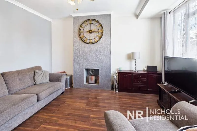Hartfield Road, Chessington, KT9, photo 8