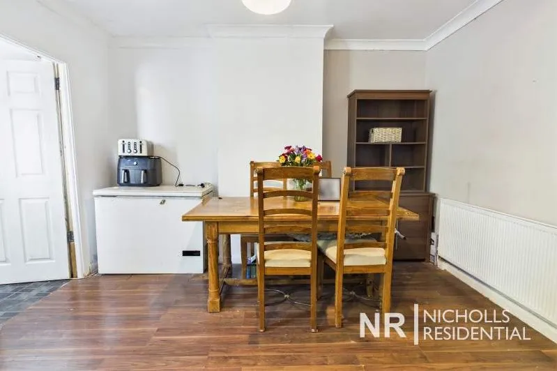 Hartfield Road, Chessington, KT9, photo 3