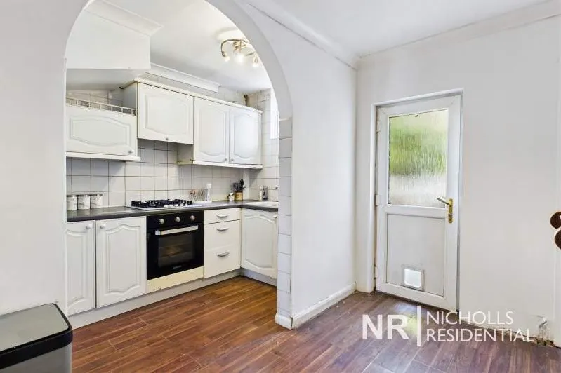 Hartfield Road, Chessington, KT9, photo 2