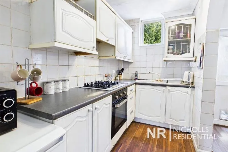 Hartfield Road, Chessington, KT9, photo 5