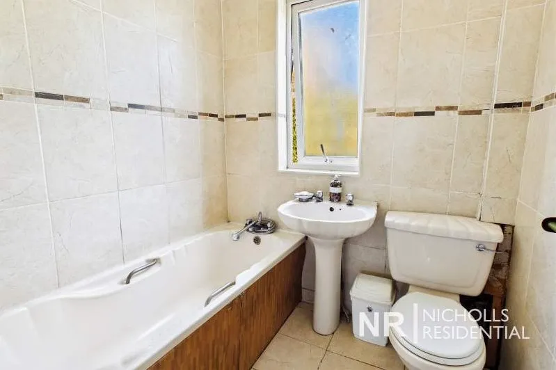 Hartfield Road, Chessington, KT9, photo 14