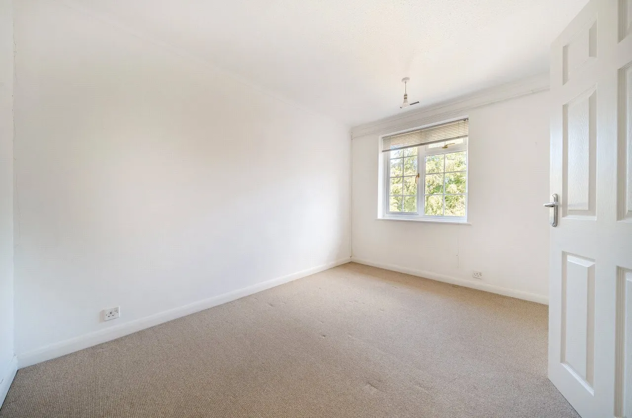 Lower Edgeborough Road, Guildford, GU1, photo 7