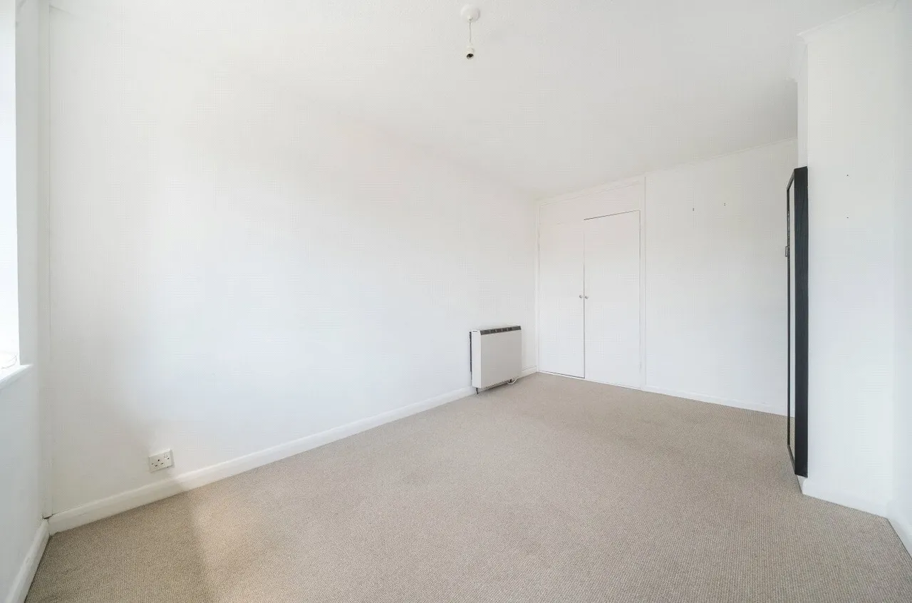 Lower Edgeborough Road, Guildford, GU1, photo 11