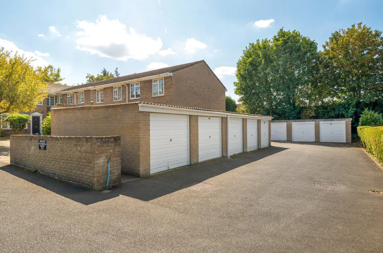 Lower Edgeborough Road, Guildford, GU1, photo 6