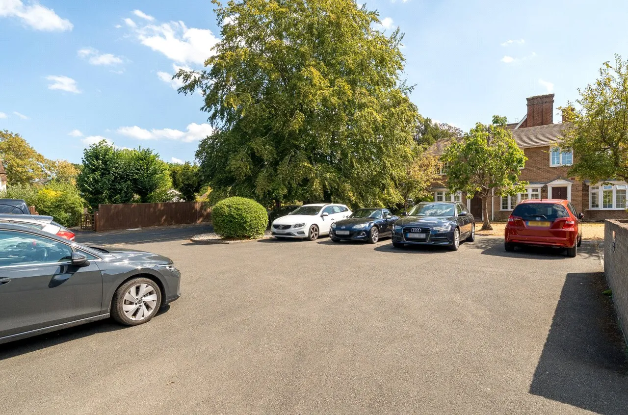 Lower Edgeborough Road, Guildford, GU1, photo 18