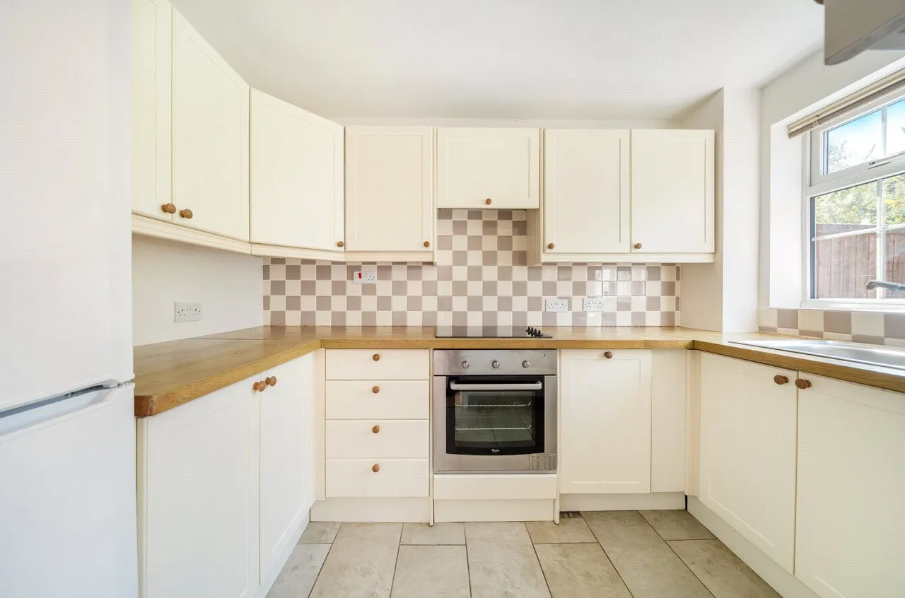 Lower Edgeborough Road, Guildford, GU1, photo 4