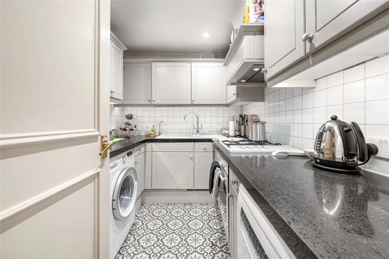 Clifton Gardens, London, W9, photo 12