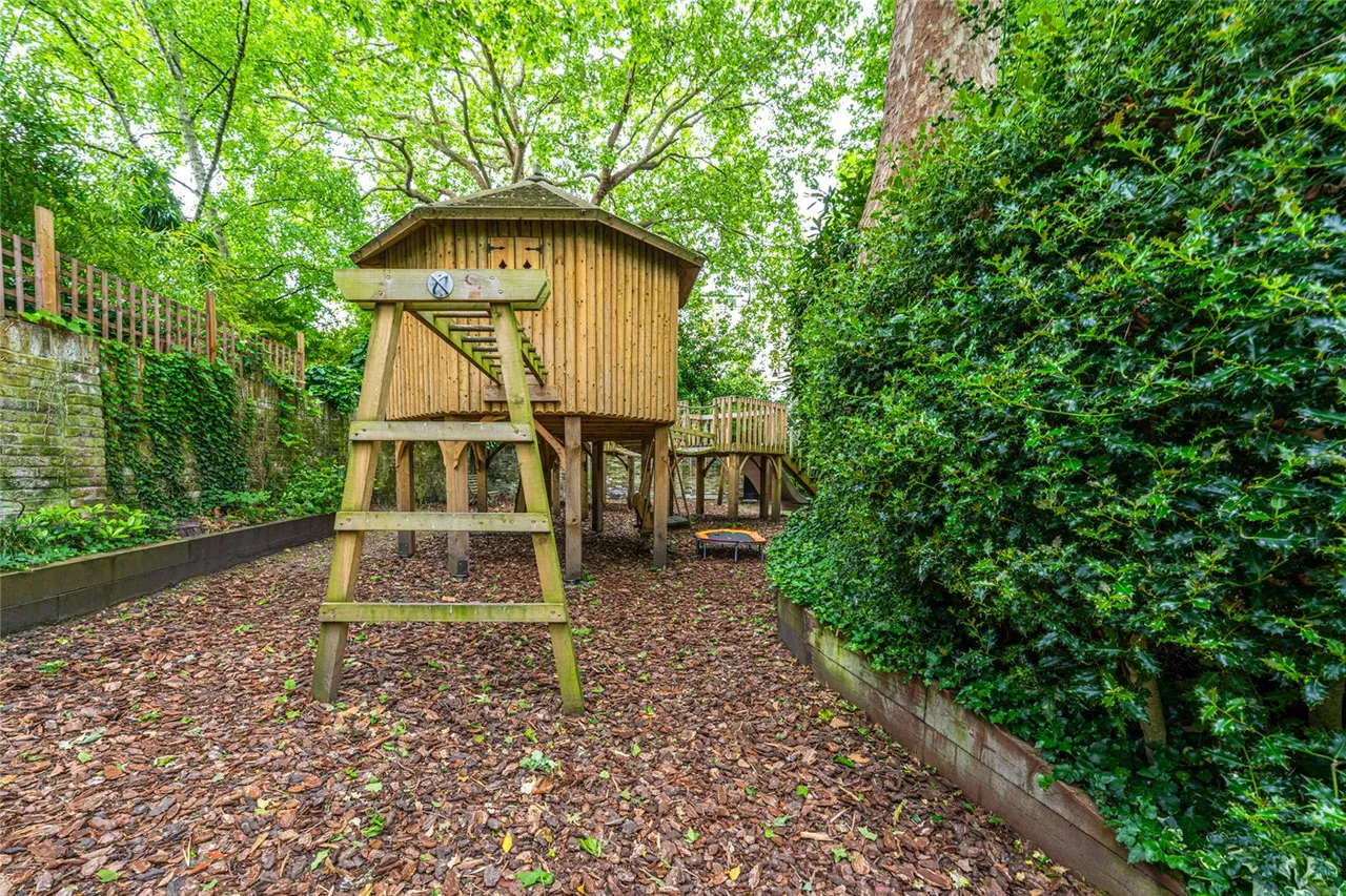 Clifton Gardens, London, W9, photo 13