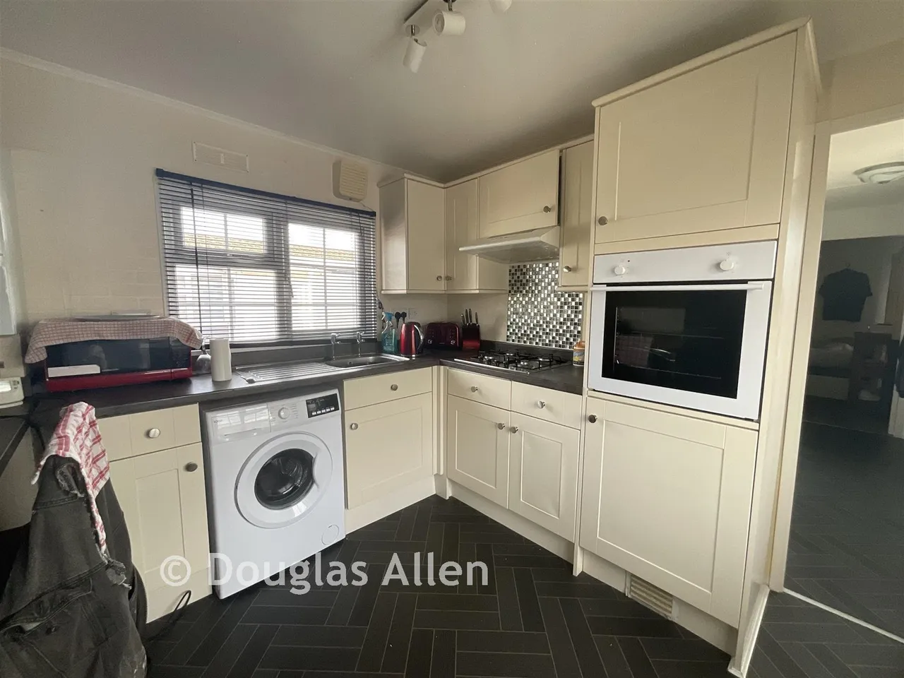 Lower Dunton Road, Dunton, CM13, photo 3