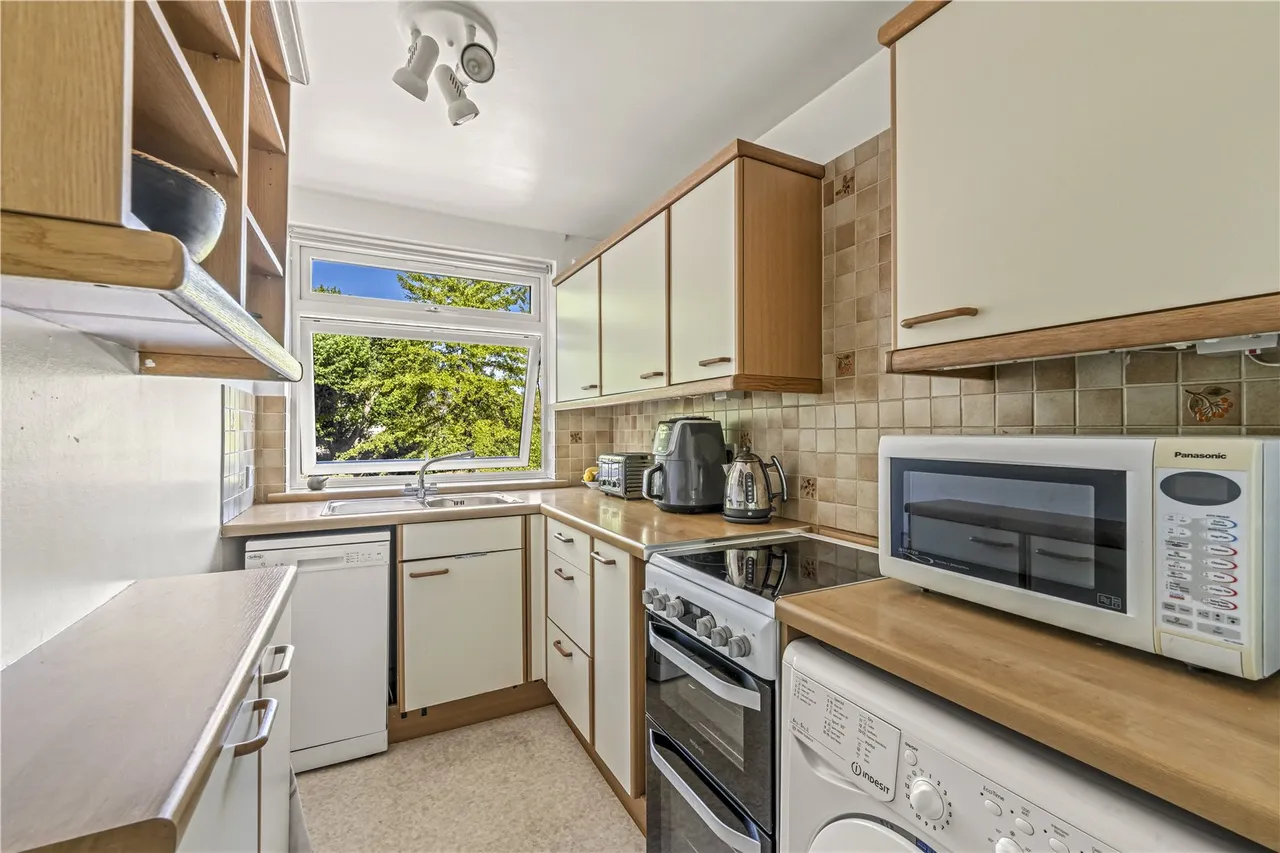 Harrowdene Gardens, Teddington, TW11 0DN, photo 4