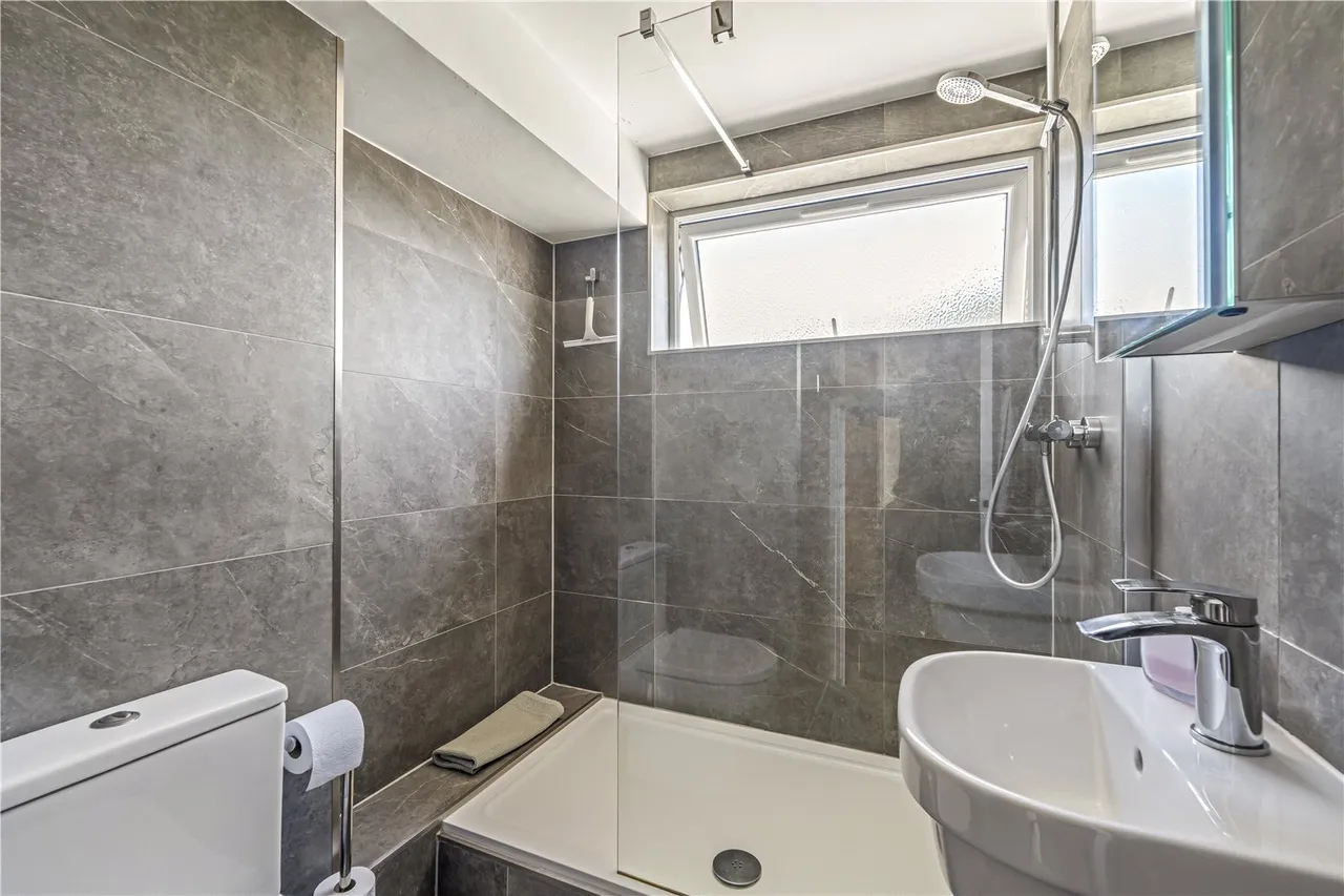 Harrowdene Gardens, Teddington, TW11 0DN, photo 5