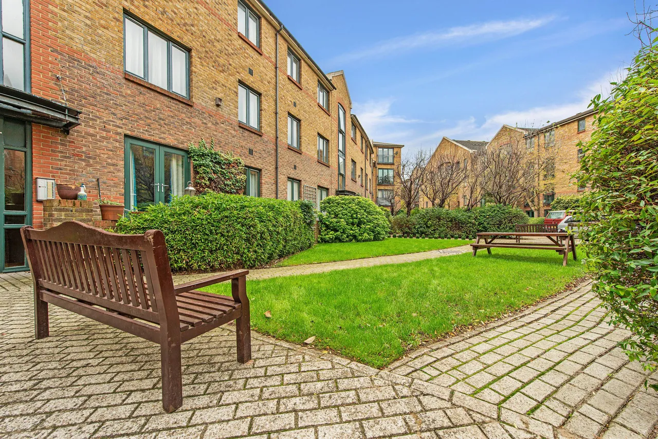 11-22 Kempton Court, 2 Durward Street, London, photo 8