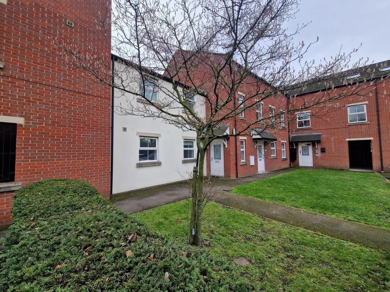 2 bed flat to rent, Knottingley, WF11