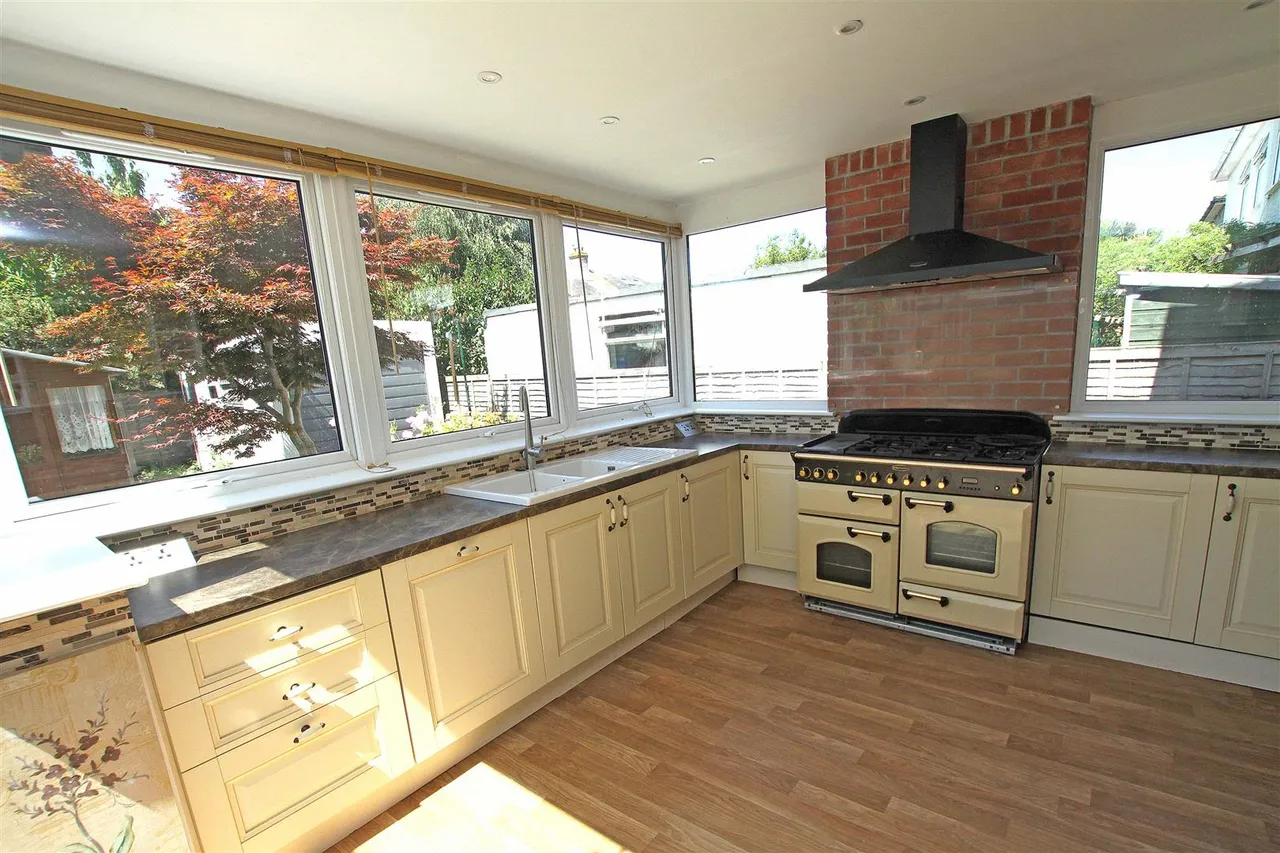 Southill Road, Bournemouth, photo 4