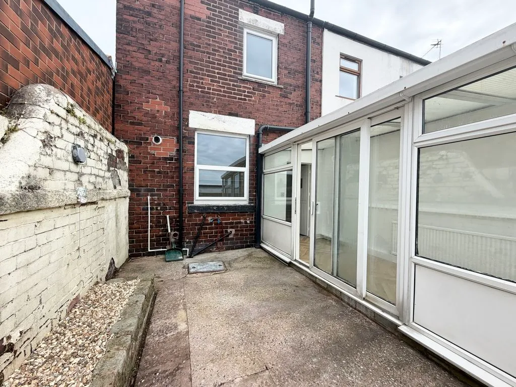 To LetChorley Road, Heath Charnock, photo 9