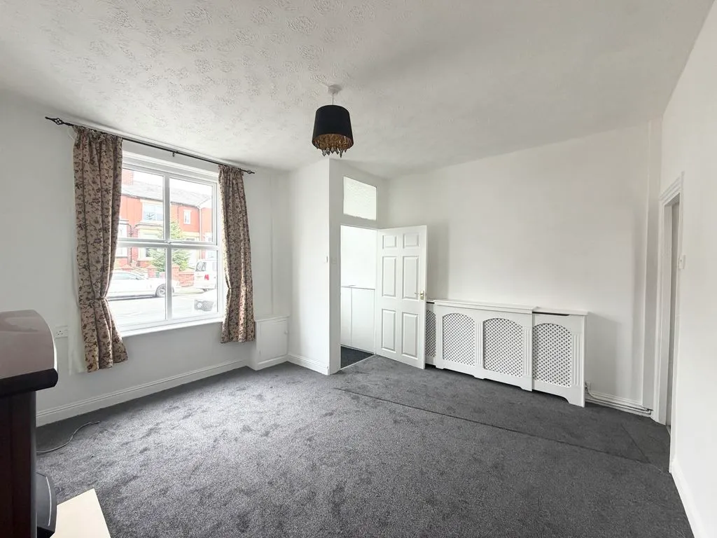 To LetChorley Road, Heath Charnock, photo 4