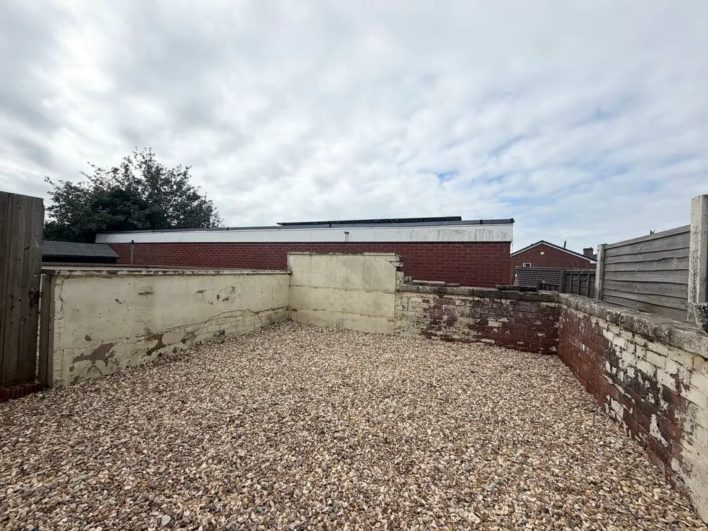 To LetChorley Road, Heath Charnock, photo 8