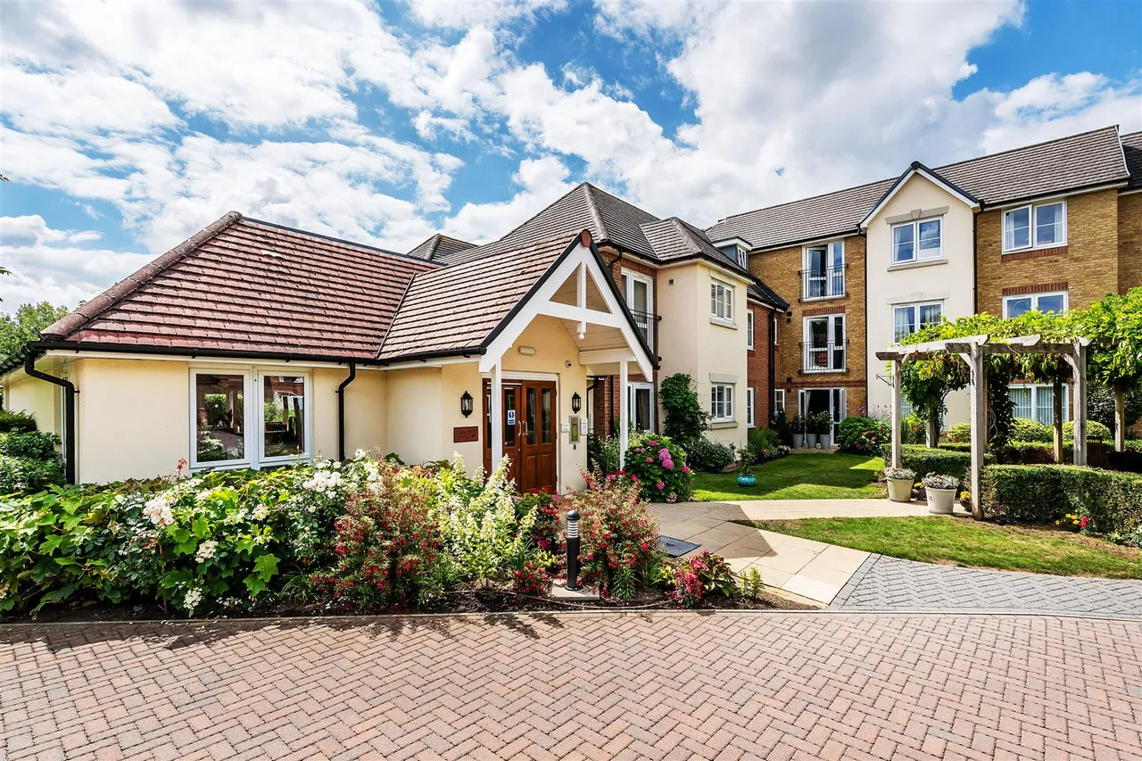 1 bed retirement for sale, Kingston Avenue, Leatherhead, KT22