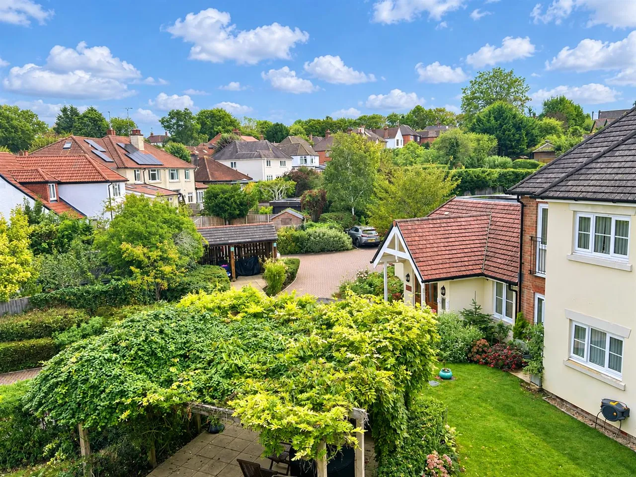 Kingston Avenue, Leatherhead, KT22, photo 4