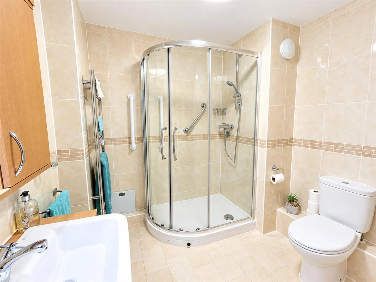 Kingston Avenue, Leatherhead, KT22, photo 7