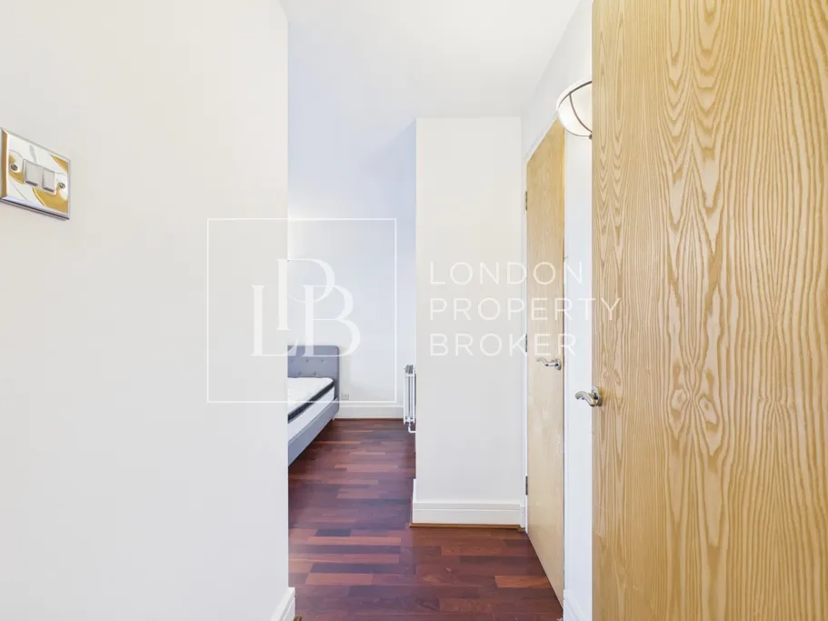 Buckingham Palace Road, London, SW1W, photo 10