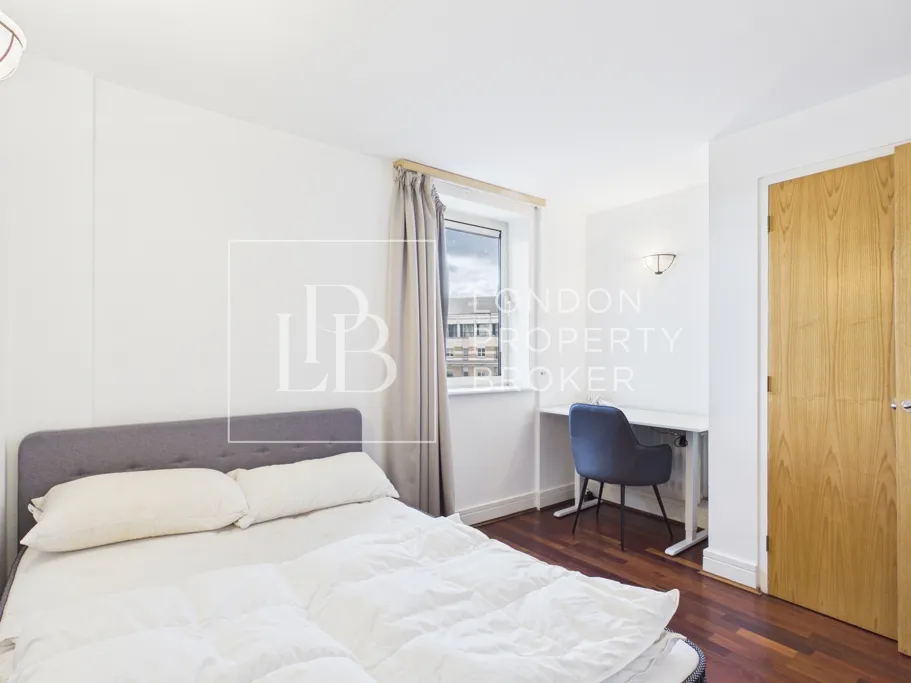 Buckingham Palace Road, London, SW1W, photo 8