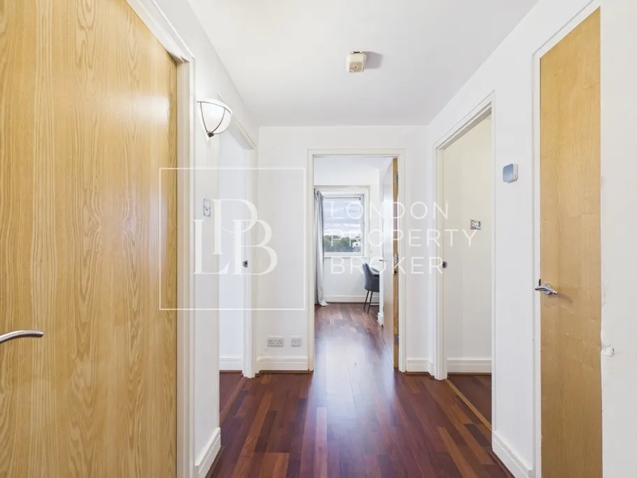Buckingham Palace Road, London, SW1W, photo 6