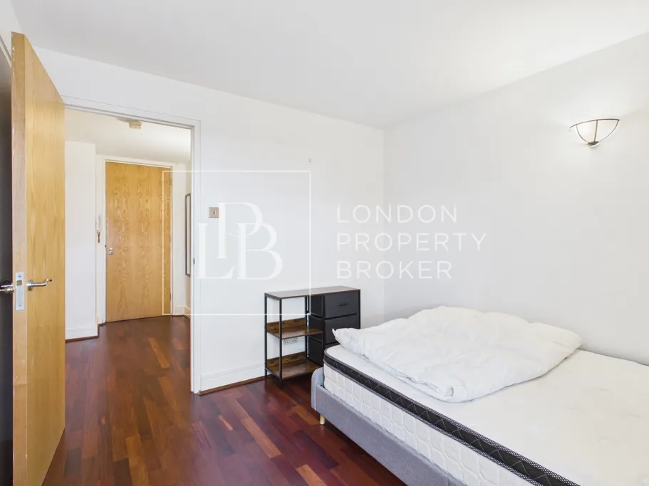 Buckingham Palace Road, London, SW1W, photo 9