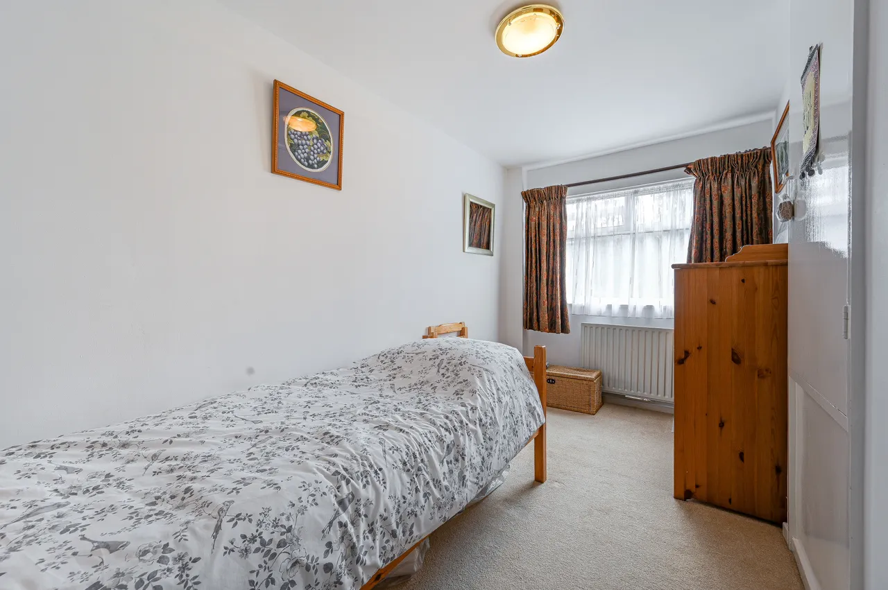 10 Bracewood Gardens, Croydon, photo 12