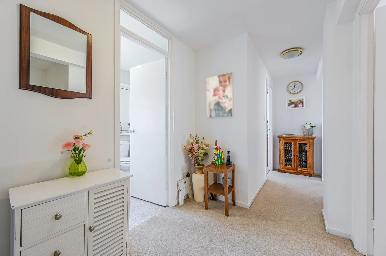 10 Bracewood Gardens, Croydon, photo 3