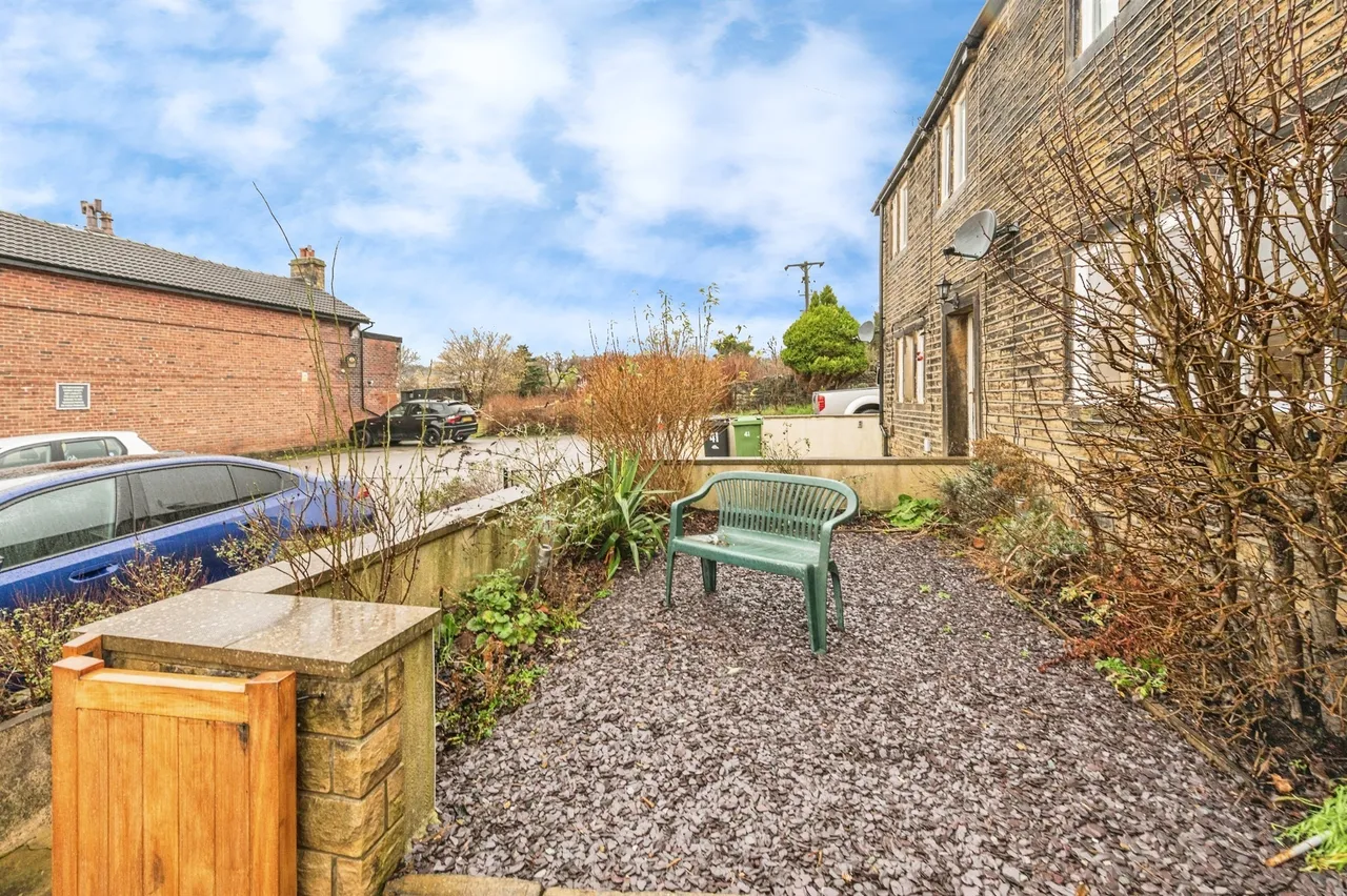 Crosland Hill Road, Huddersfield, photo 11